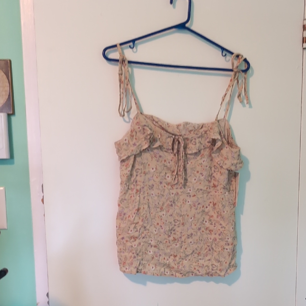 🍁Wild Skye Suntan Floral Spaghetti Strap Top